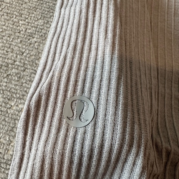 Lululemon ebb to street long sleeve top size 6 - Picture 2 of 4